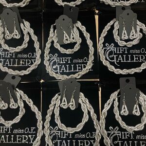 Crystal jewelry set. Earrings, necklace, and bracelet. Exclusively handmade.